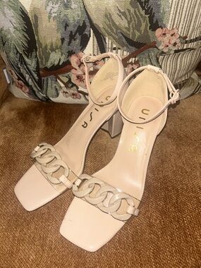 Unisa Women's Pale Pink Chain-Front Block Heels Sz 6.5